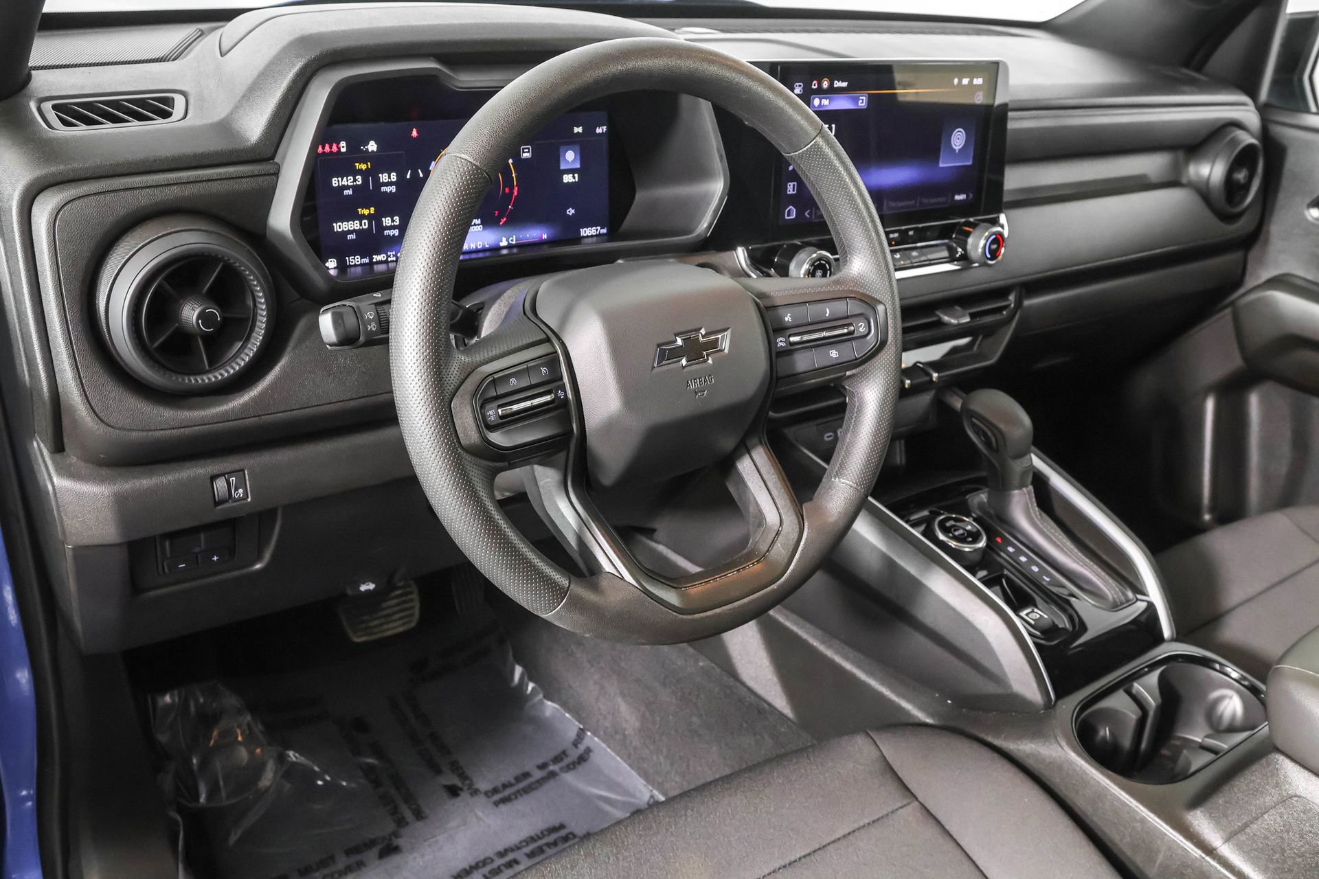 Used 2024 Chevrolet Colorado Trail Boss w/ Technology Package image 4