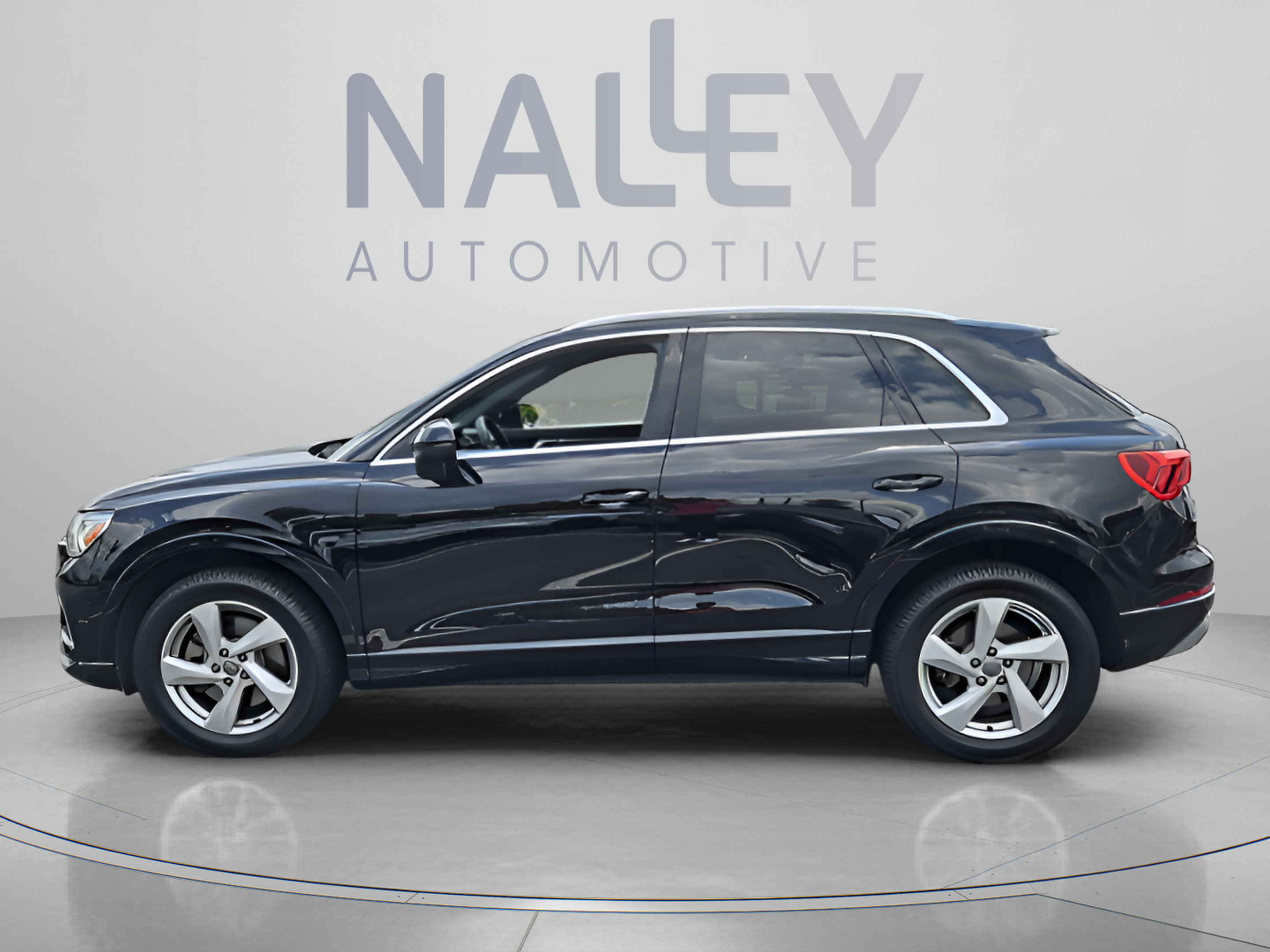 Used 2020 Audi Q3 2.0T Premium Plus w/ Premium Plus Package AWD/4WD image 2