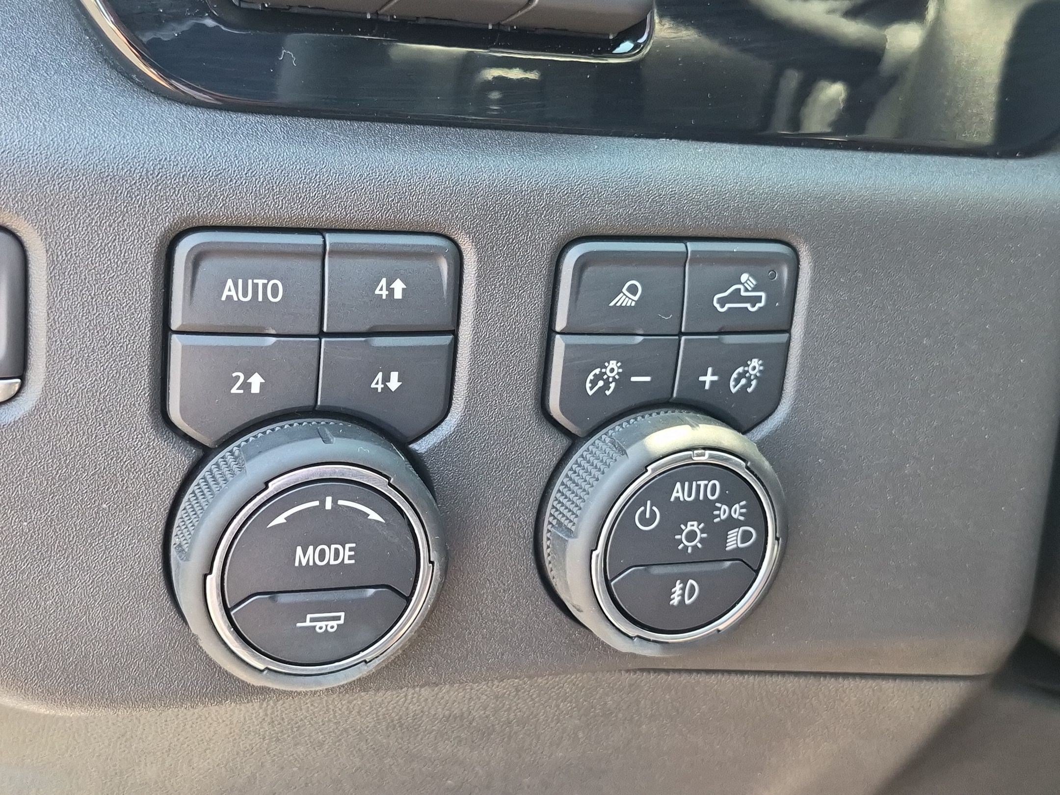 Used 2025 Chevrolet Silverado 1500 ZR2 w/ Technology Package AWD/4WD image 24