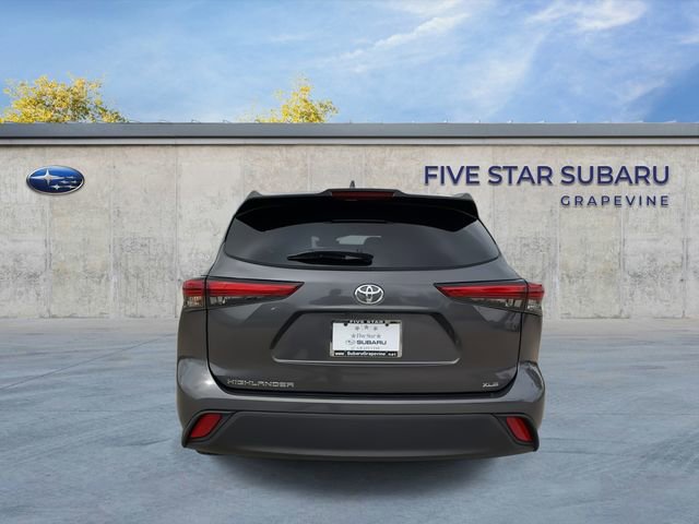 Used 2023 Toyota Highlander XLE image 7