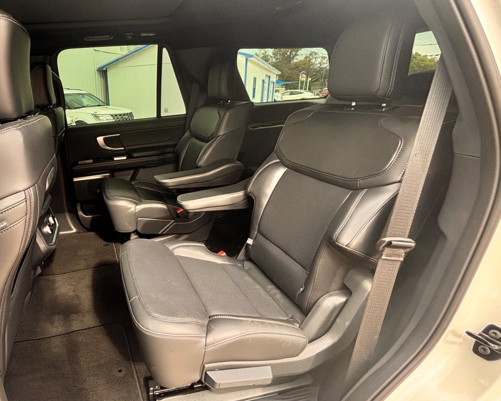 Certified 2025 Ford Expedition Platinum w/ Stealth Appearance Package image 26