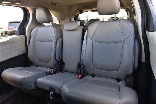 Used 2021 Toyota Sienna XLE w/ XLE Plus Package image 23