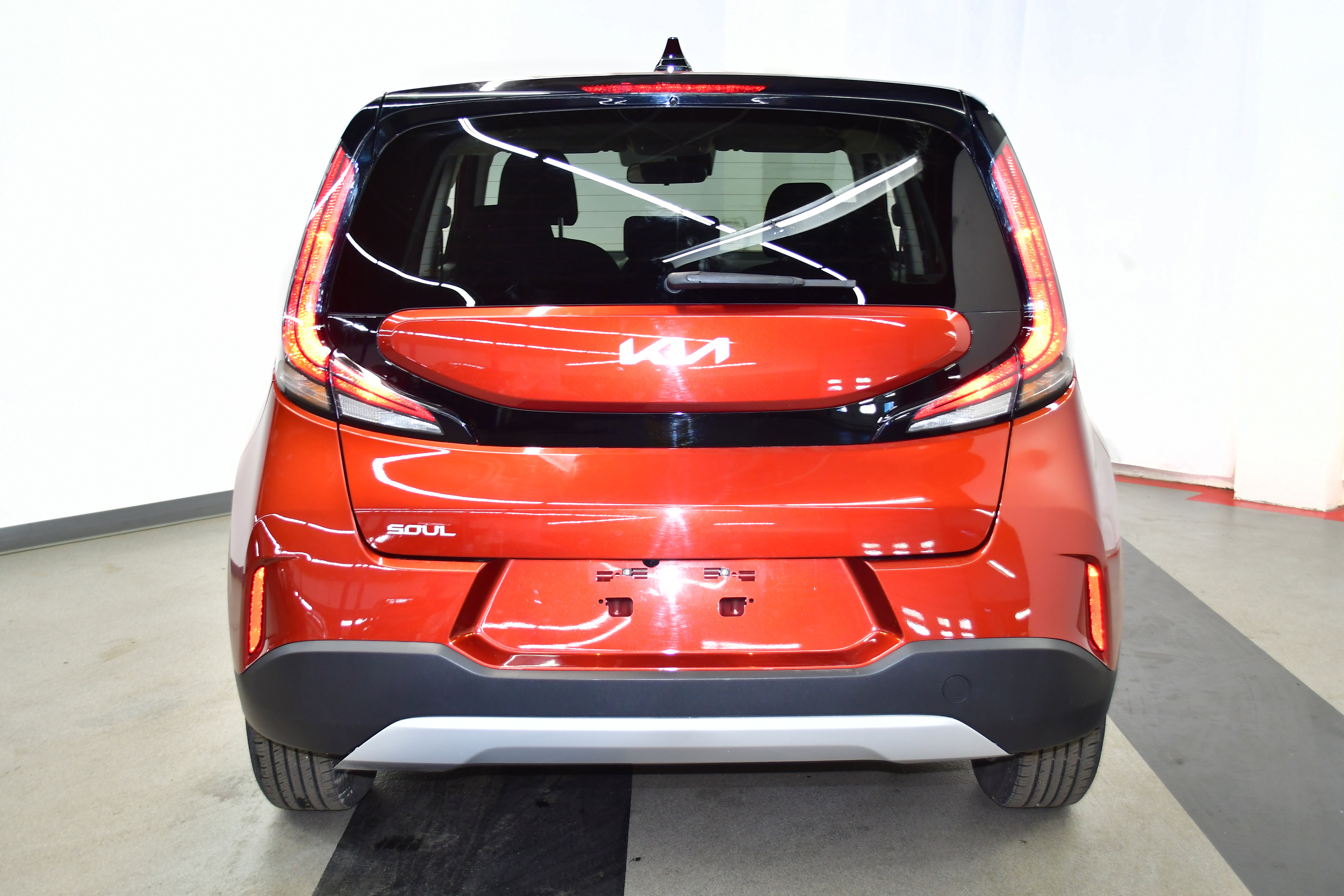Used 2025 Kia Soul LX w/ LX Technology Package FWD image 6
