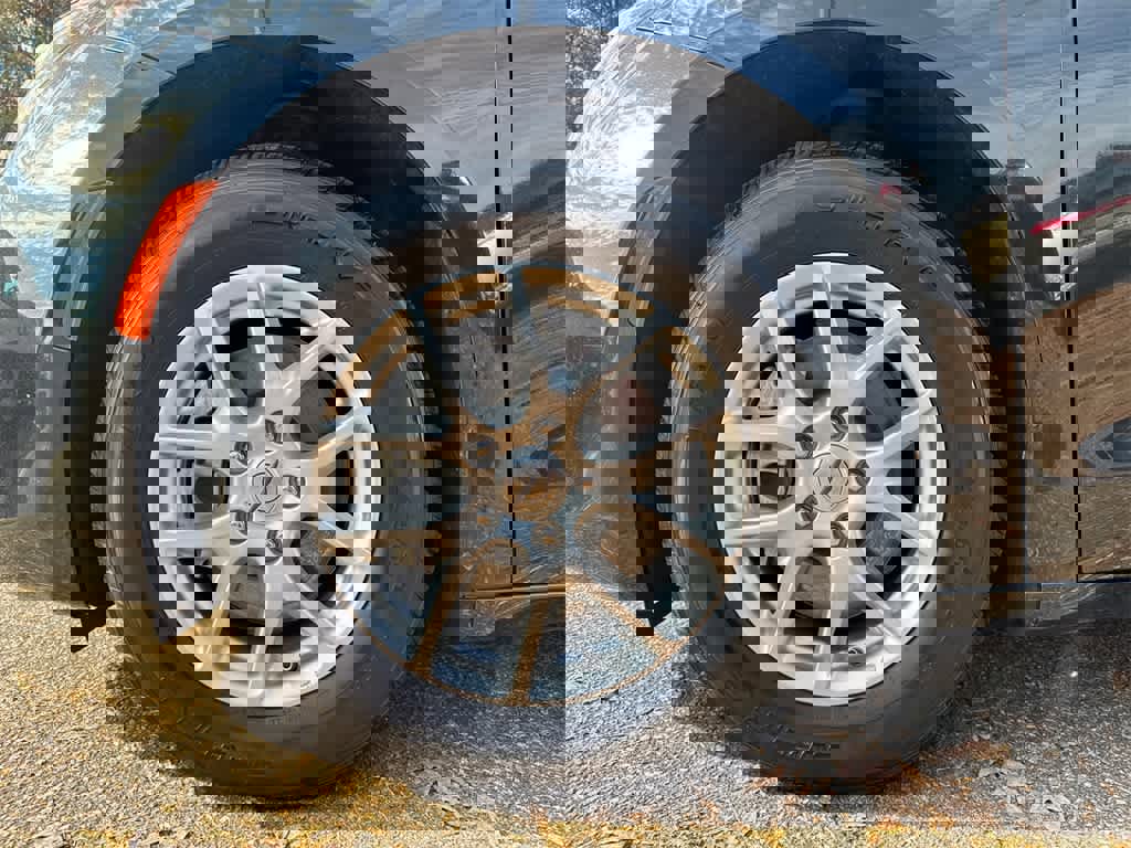 Used 2023 Chrysler Voyager LX image 9