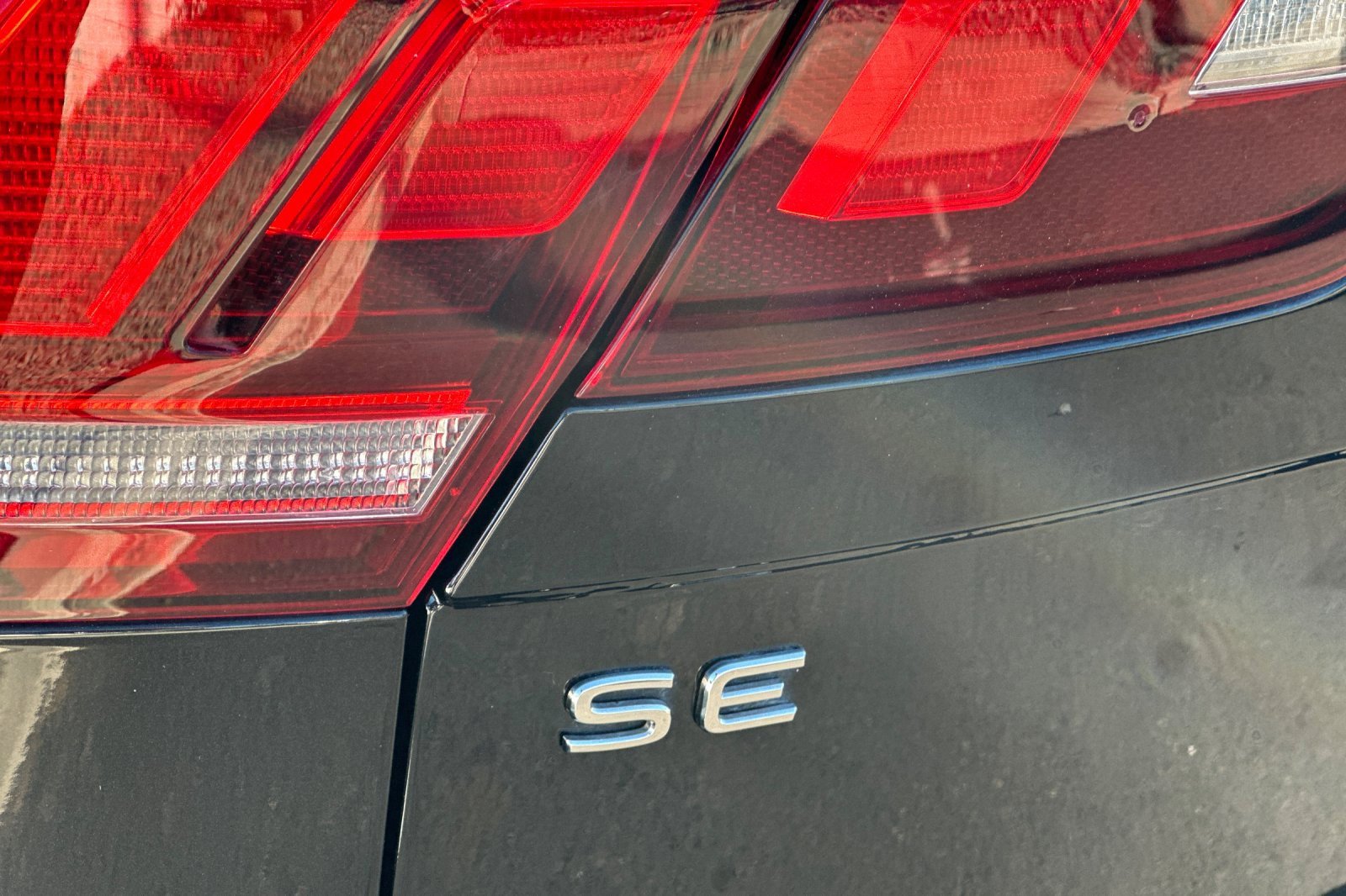 Certified 2022 Volkswagen Tiguan SE R-Line image 29