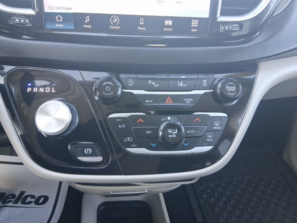 Used 2023 Chrysler Pacifica Touring-L image 26