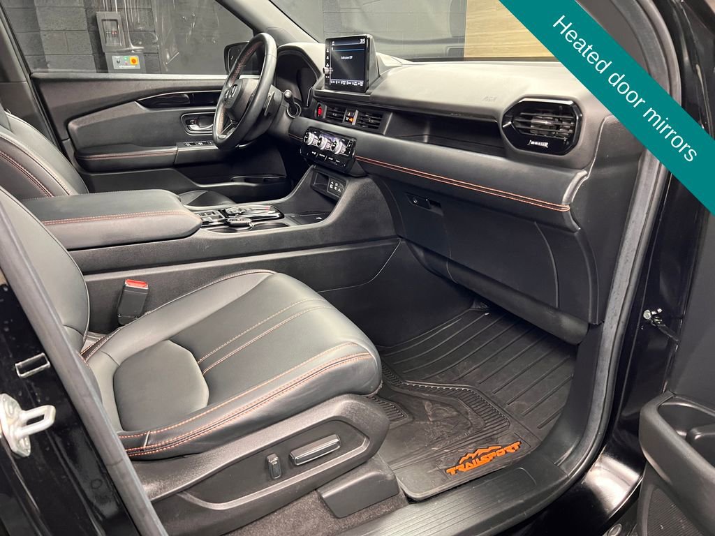 Used 2025 Honda Pilot TrailSport image 8