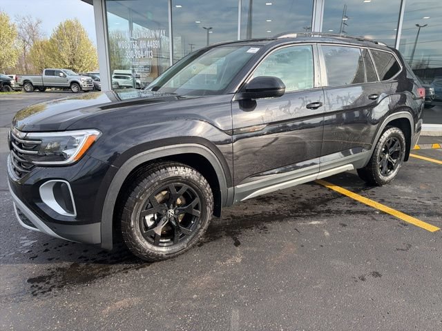 New 2026 Volkswagen Atlas Peak Edition AWD/4WD image 2