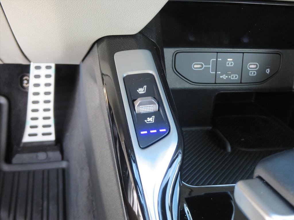 Used 2025 Kia Sorento SX image 25