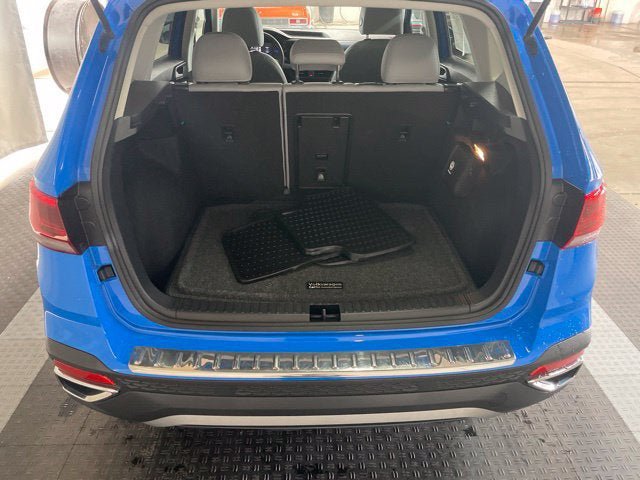 Certified 2023 Volkswagen Taos SE w/ Panoramic Sunroof Package AWD/4WD image 9