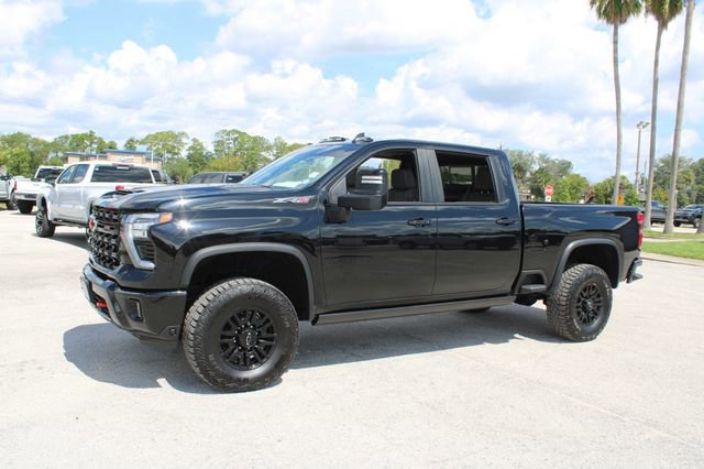 Used 2024 Chevrolet Silverado 2500 ZR2 w/ Technology Package image 5