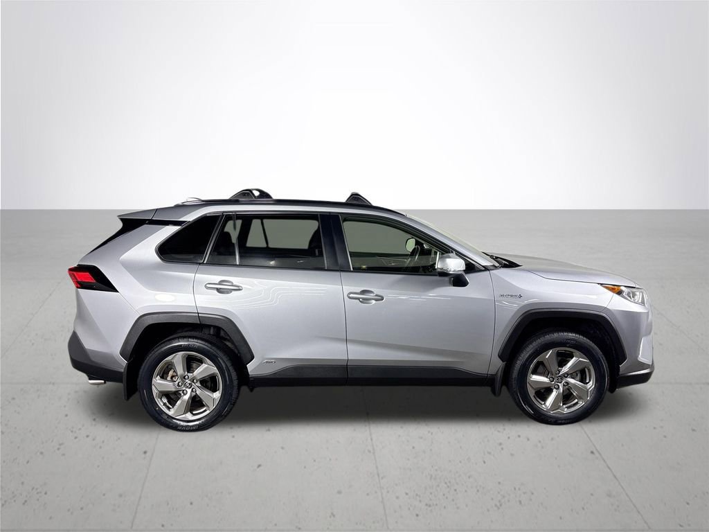 Used 2021 Toyota RAV4 XLE Premium image 5