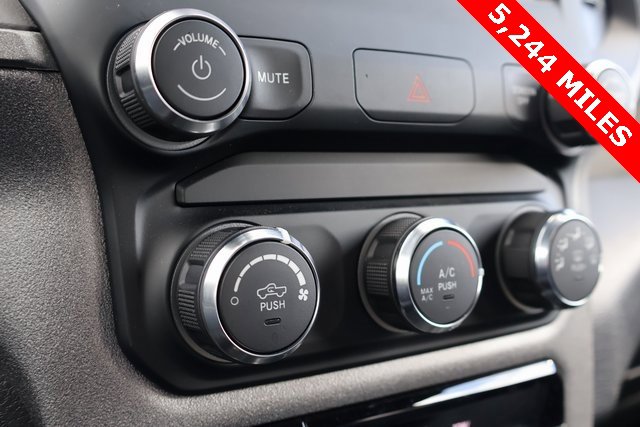 Used 2024 RAM 2500 Tradesman w/ Chrome Appearance Group image 27