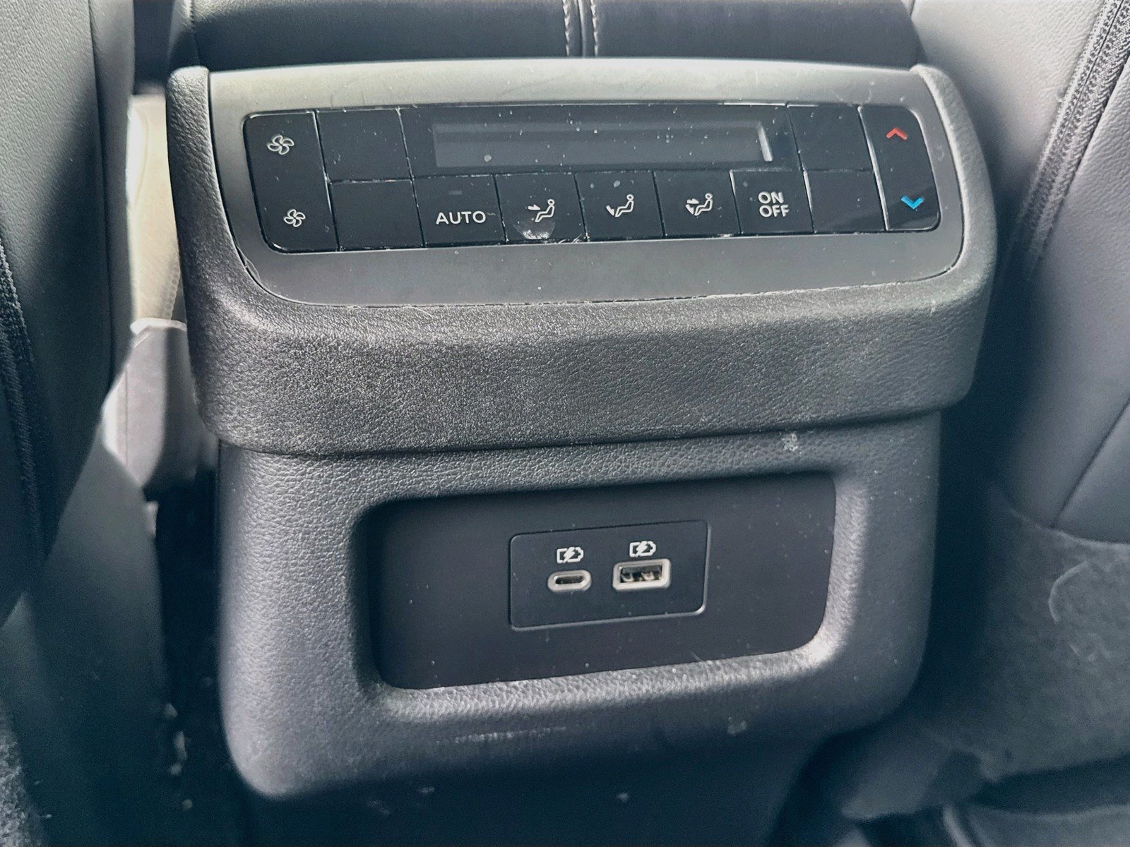 Used 2025 Nissan Pathfinder SL FWD image 25