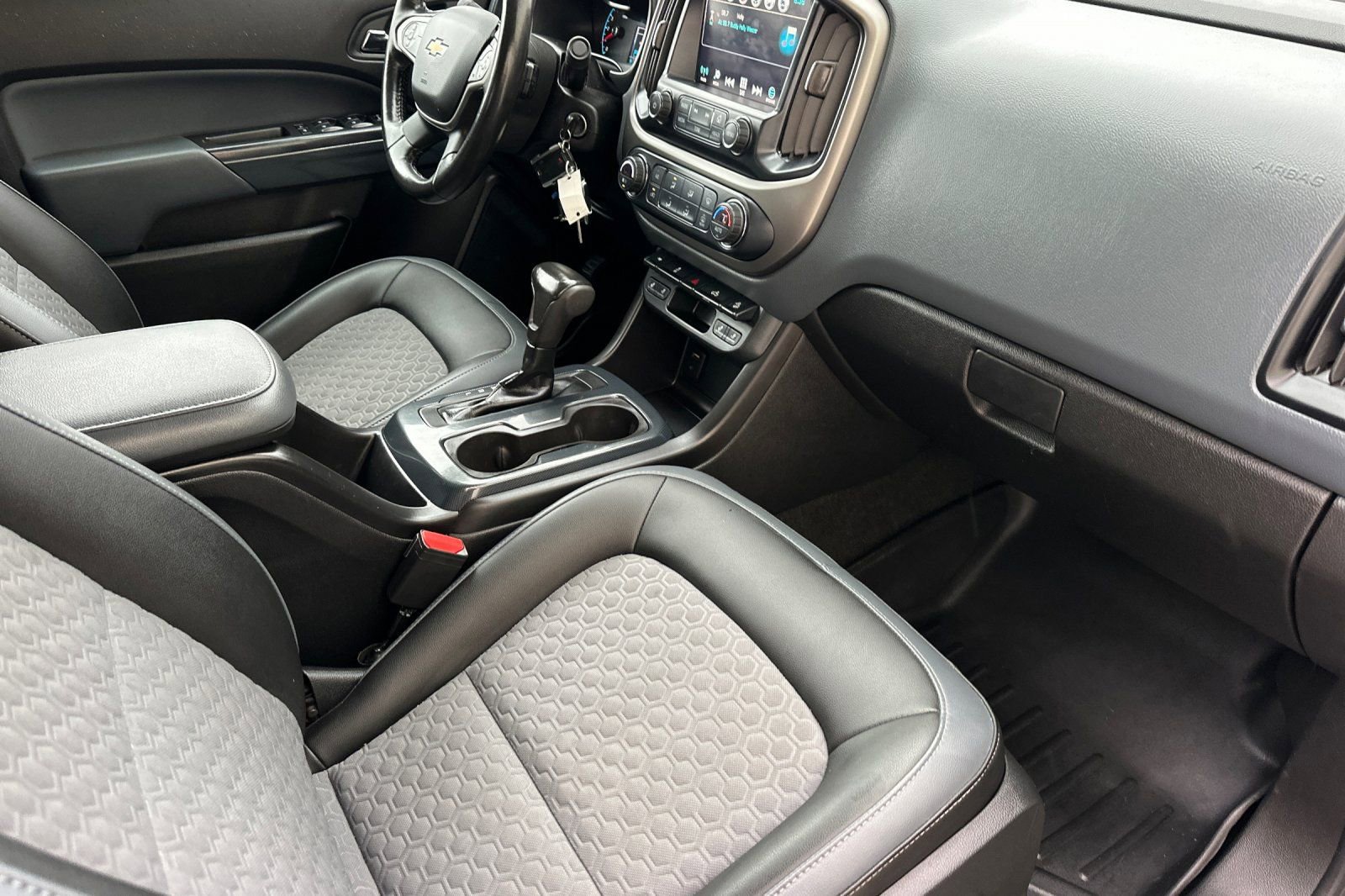 Used 2018 Chevrolet Colorado Z71 w/ Z71 Midnight Edition image 19