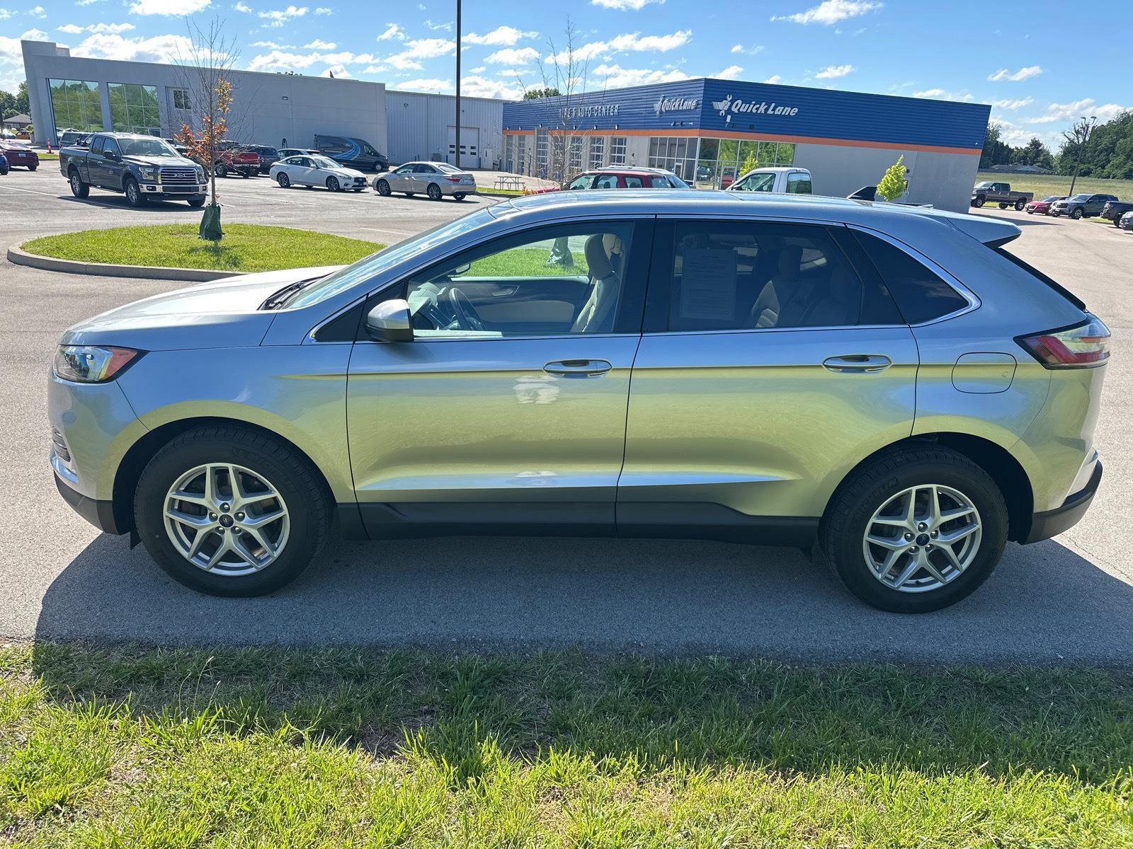 Used 2022 Ford Edge SEL w/ Convenience Package AWD/4WD image 4