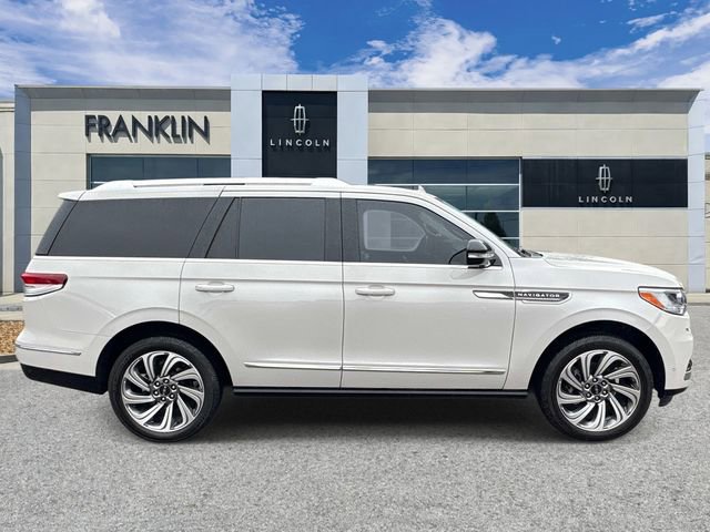 Certified 2023 Lincoln Navigator Reserve AWD/4WD image 8