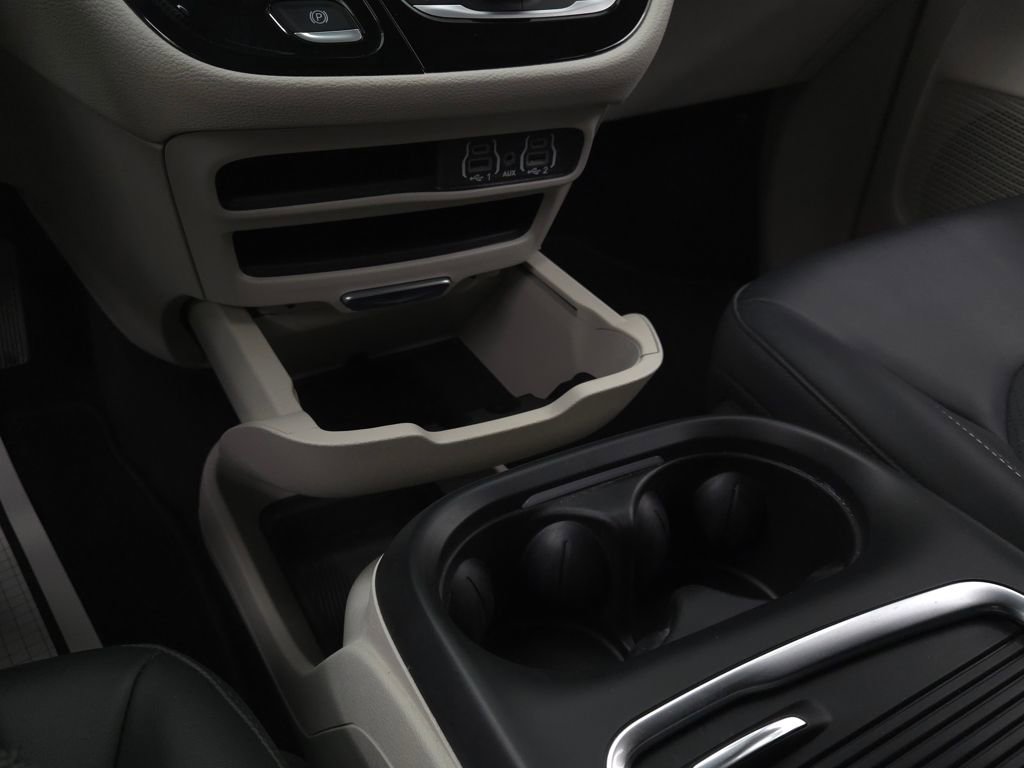 Used 2024 Chrysler Pacifica Touring-L image 26