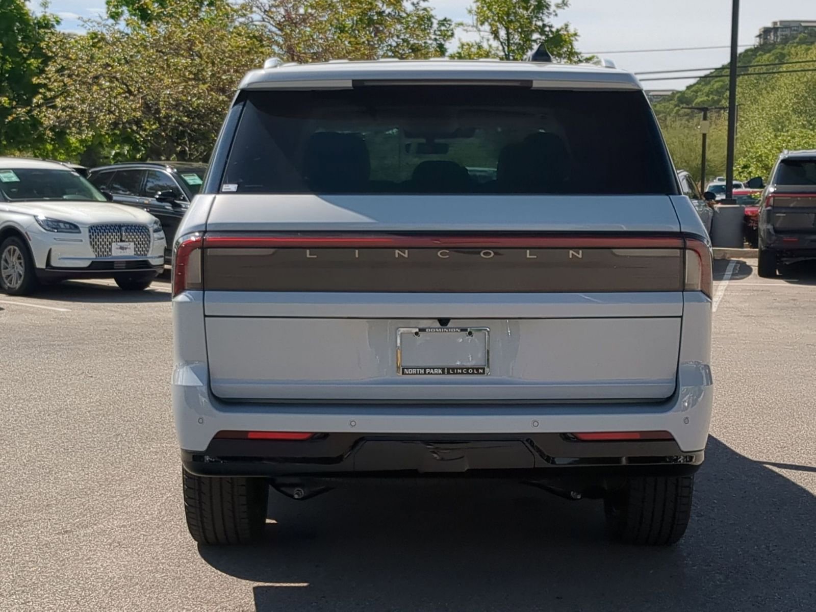 New 2026 Lincoln Navigator Premier AWD/4WD image 4