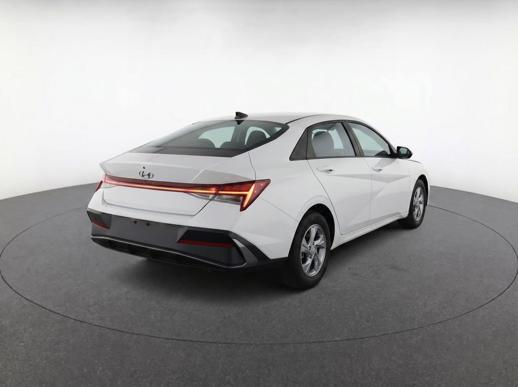 Certified 2025 Hyundai Elantra Hybrid FWD image 4