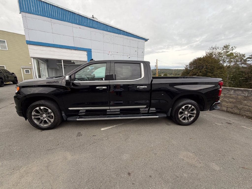 Used 2024 Chevrolet Silverado 1500 High Country w/ Technology Package AWD/4WD image 3