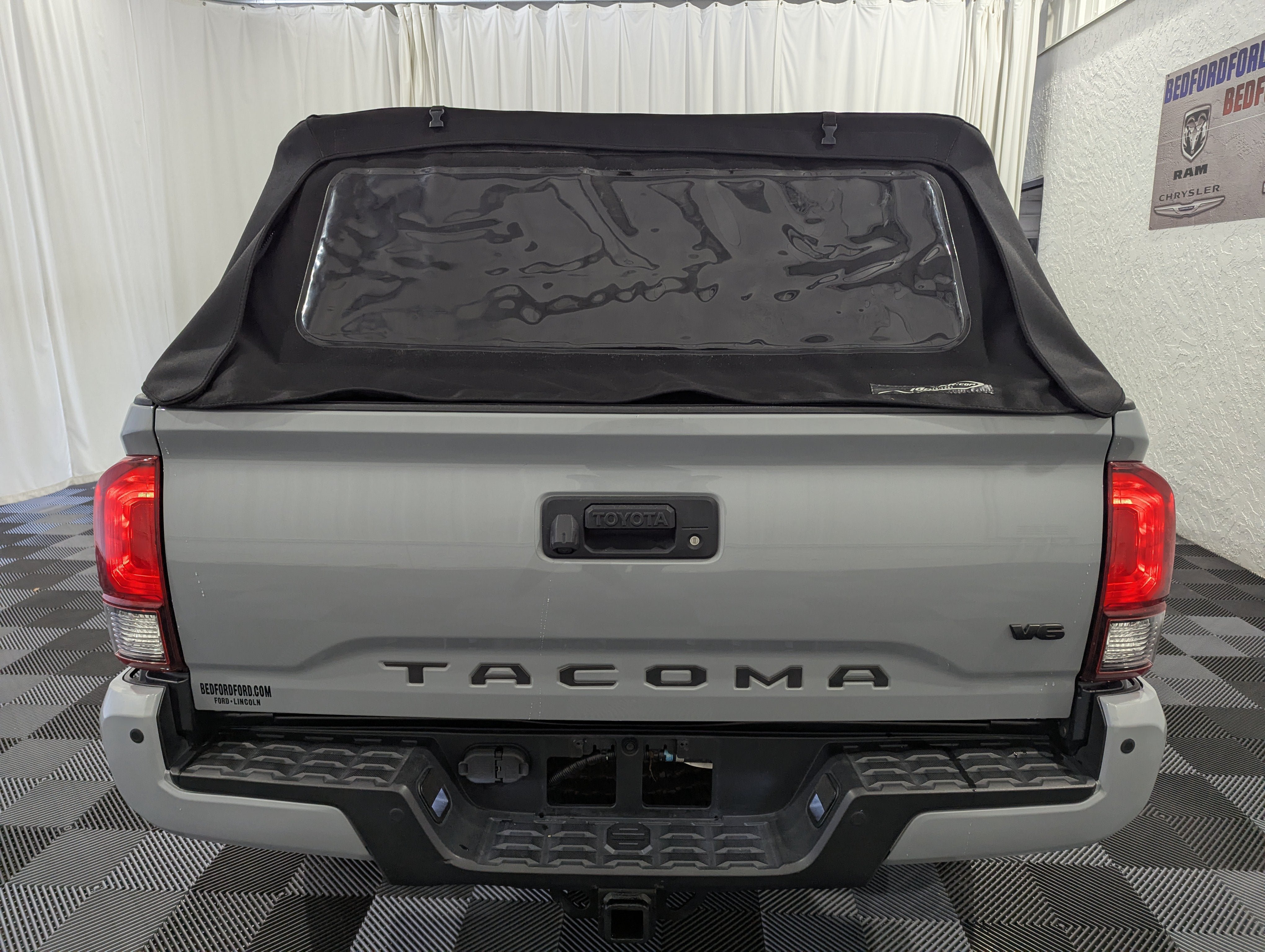 Used 2019 Toyota Tacoma TRD Off-Road AWD/4WD image 8
