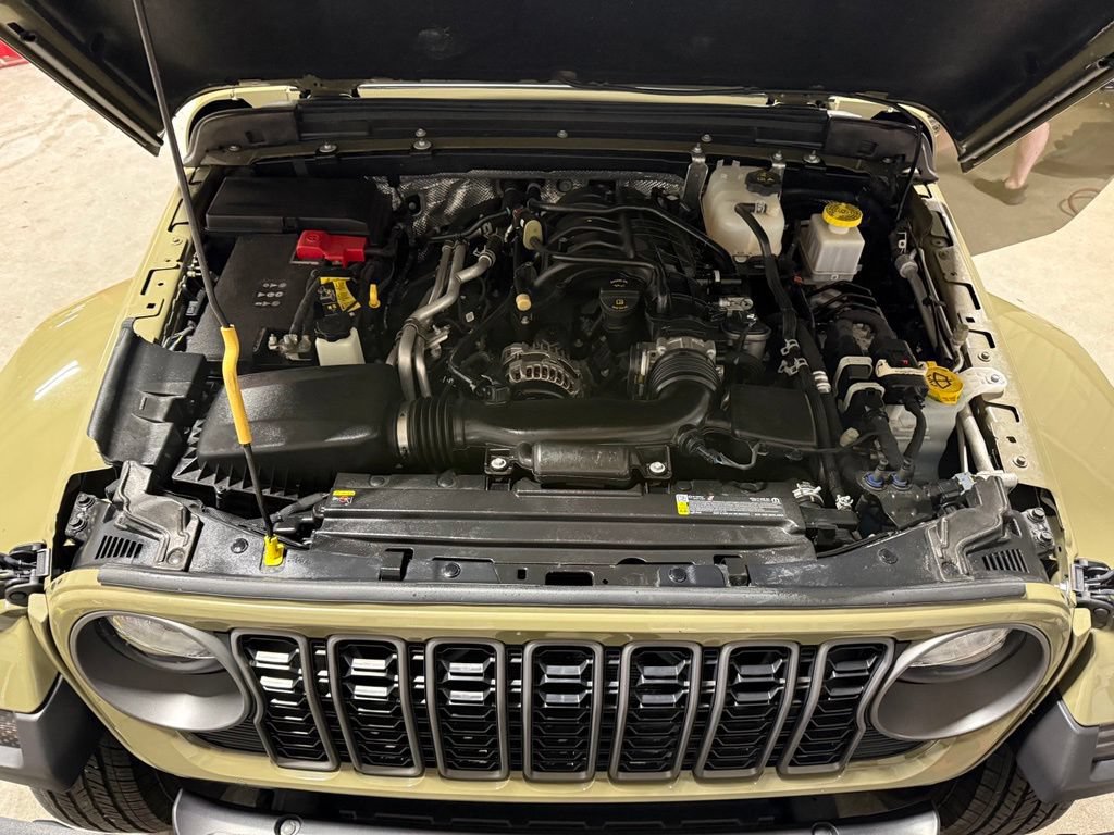 Certified 2025 Jeep Gladiator Sport AWD/4WD image 25