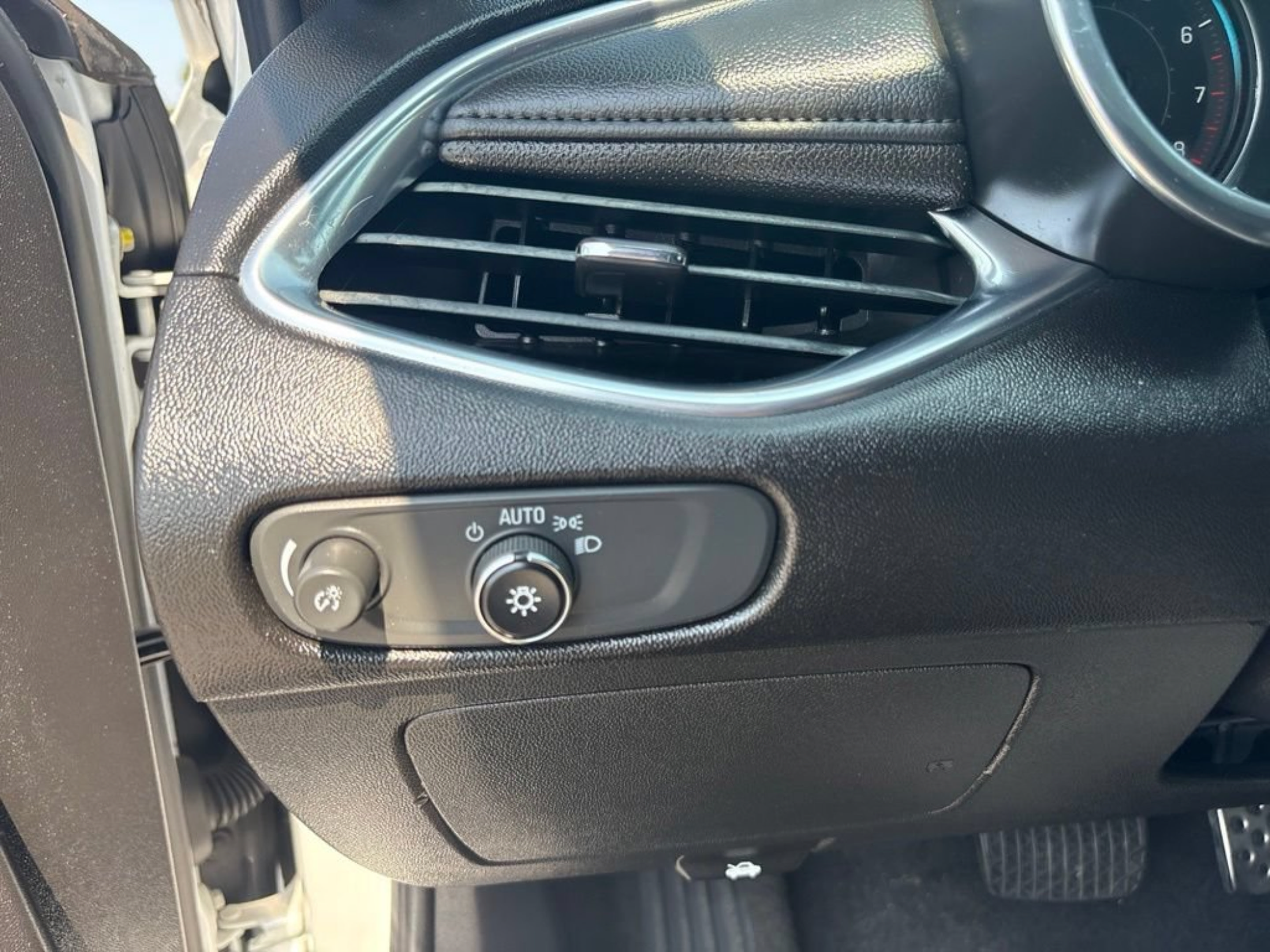 Used 2017 Chevrolet Malibu Premier w/ Premier Sun and Wheel Package FWD image 13