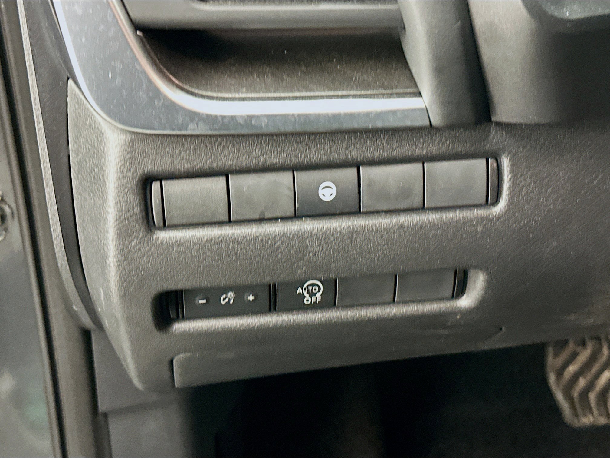 Used 2023 Nissan Rogue SV AWD/4WD image 17