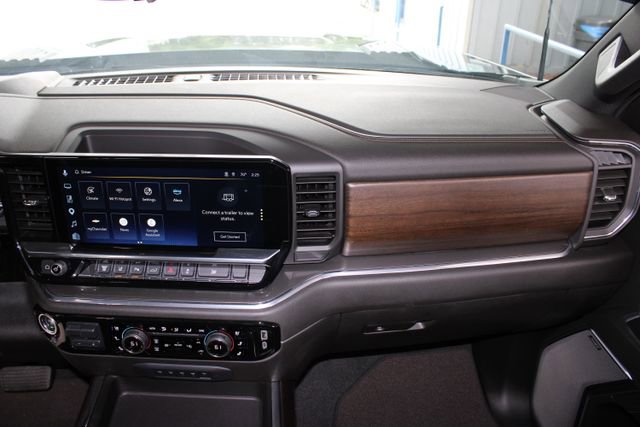 Used 2025 Chevrolet Silverado 3500 High Country w/ Technology Package image 30