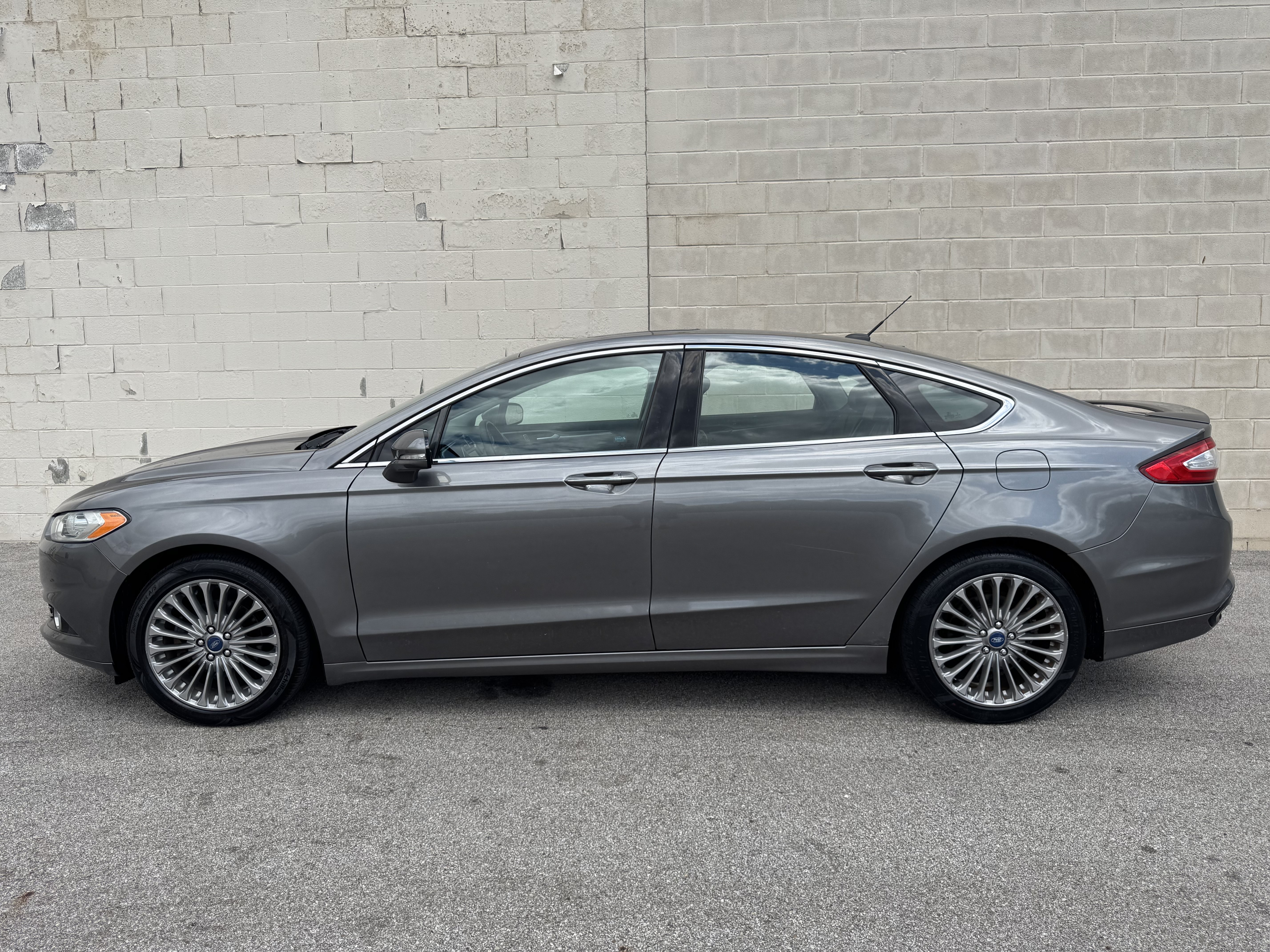 Used 2013 Ford Fusion Titanium FWD image 2