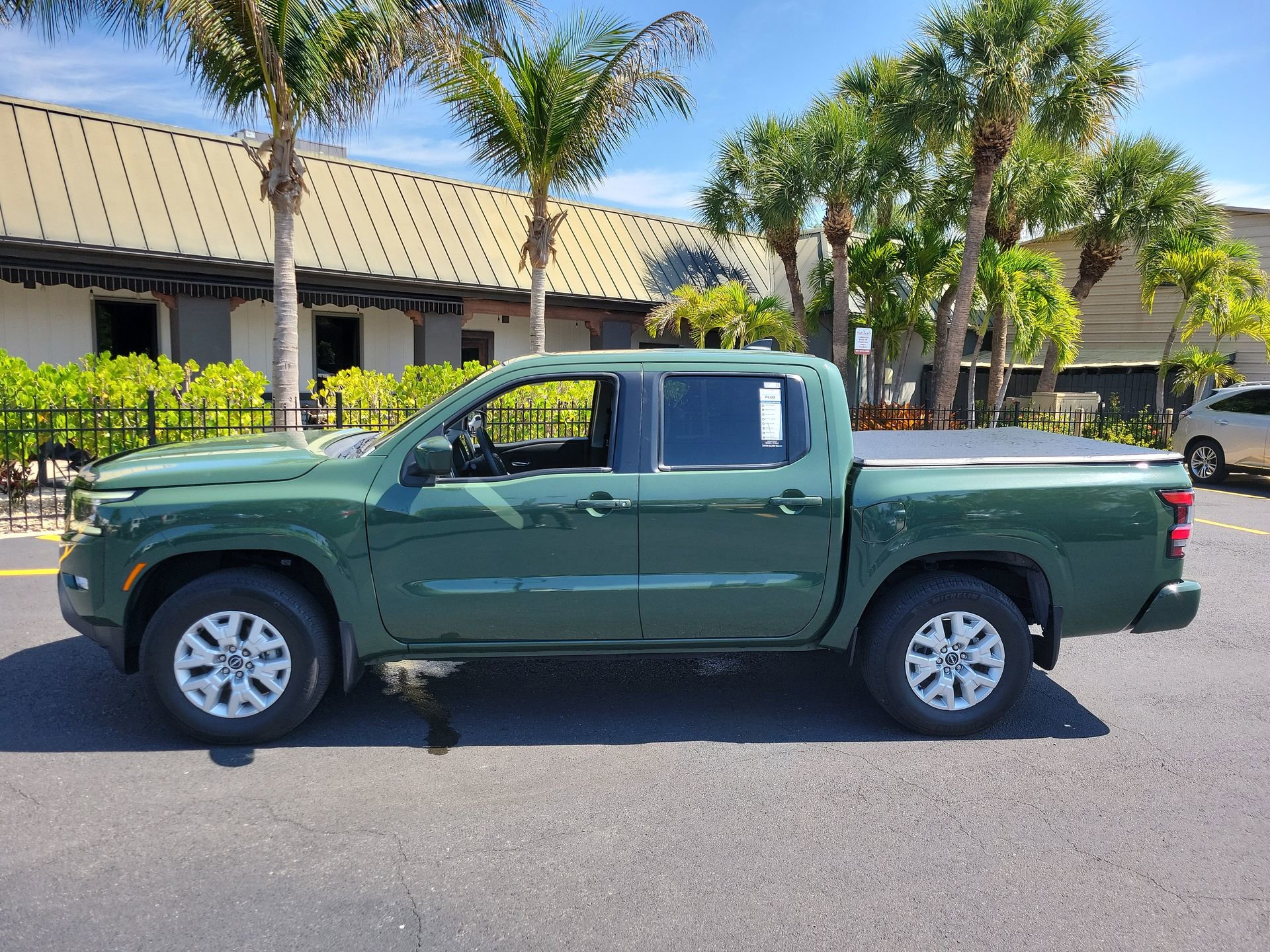 Used 2022 Nissan Frontier SV w/ SV Premium Package AWD/4WD image 9
