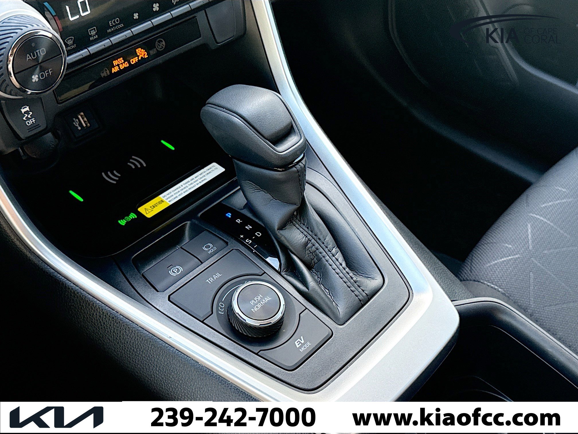 Used 2025 Toyota RAV4 XLE w/ Convenience Package image 28