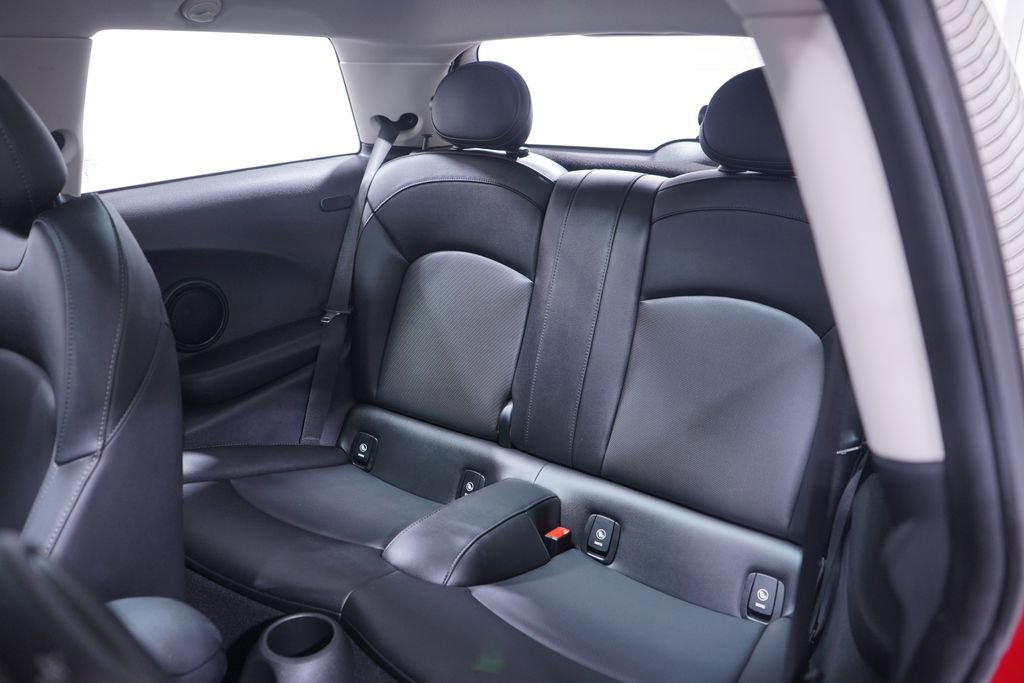 Used 2019 MINI Cooper S w/ Signature Upholstery Package FWD image 8