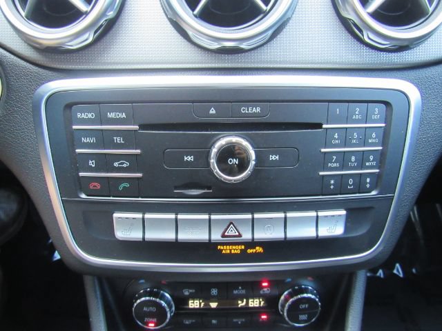 Used 2020 Mercedes-Benz GLA 250 w/ Premium Package image 45