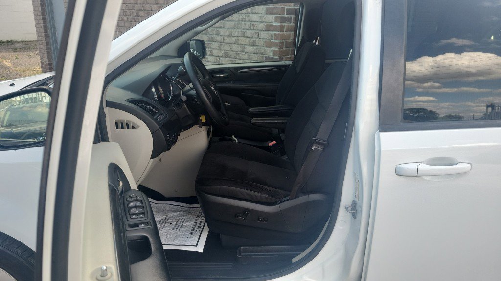 Used 2018 Dodge Grand Caravan SE image 16