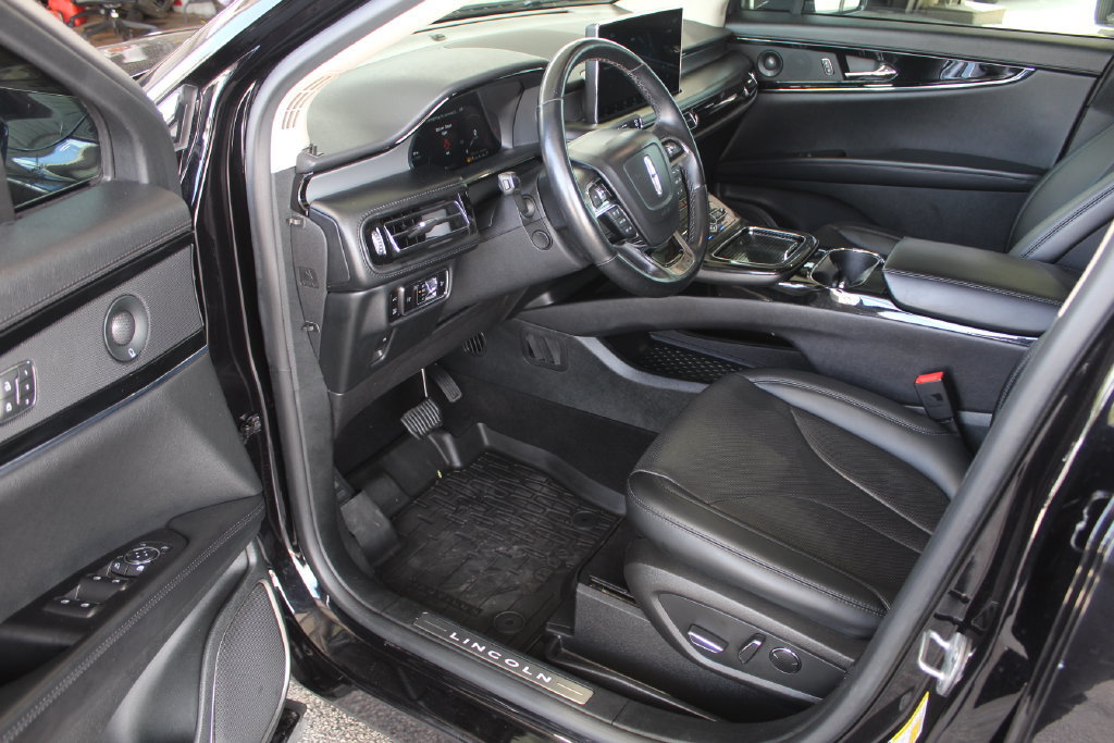 Used 2023 Lincoln Nautilus Reserve w/ Monochromatic Package AWD/4WD image 27