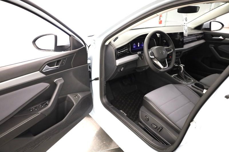 New 2026 Volkswagen Jetta SE image 9