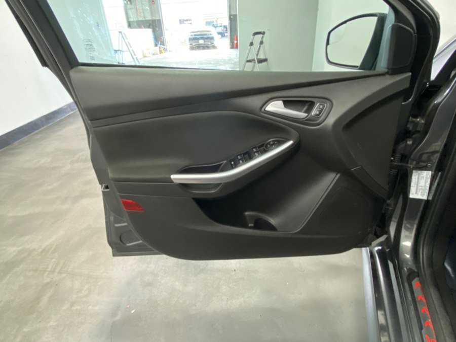 Used 2017 Ford Focus ST w/ Equipment Group 401A image 43