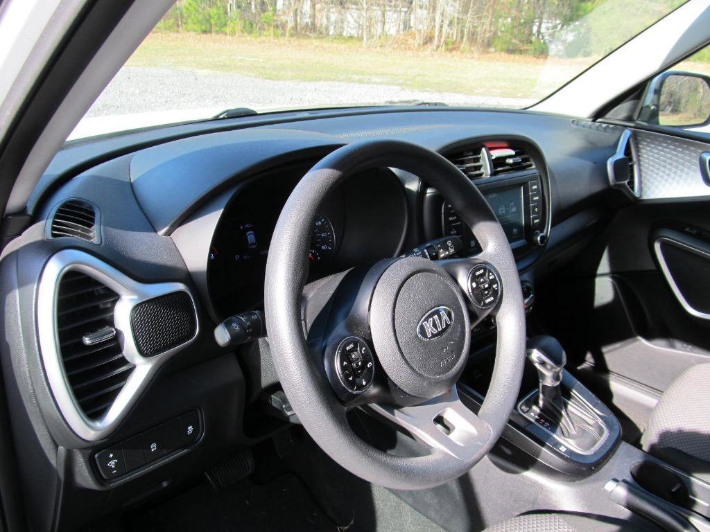 Used 2020 Kia Soul LX image 18