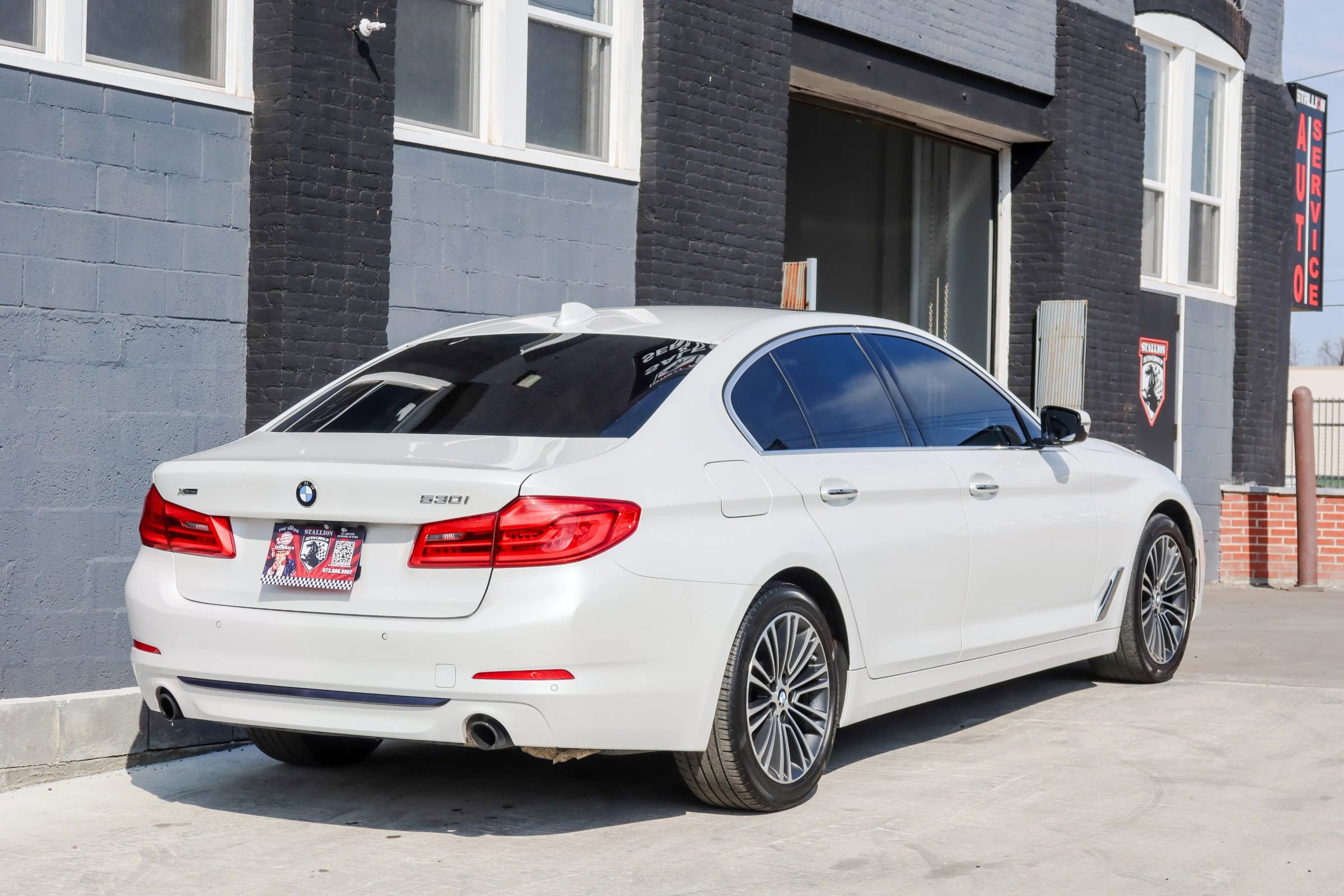 Used 2017 BMW 530i xDrive image 4