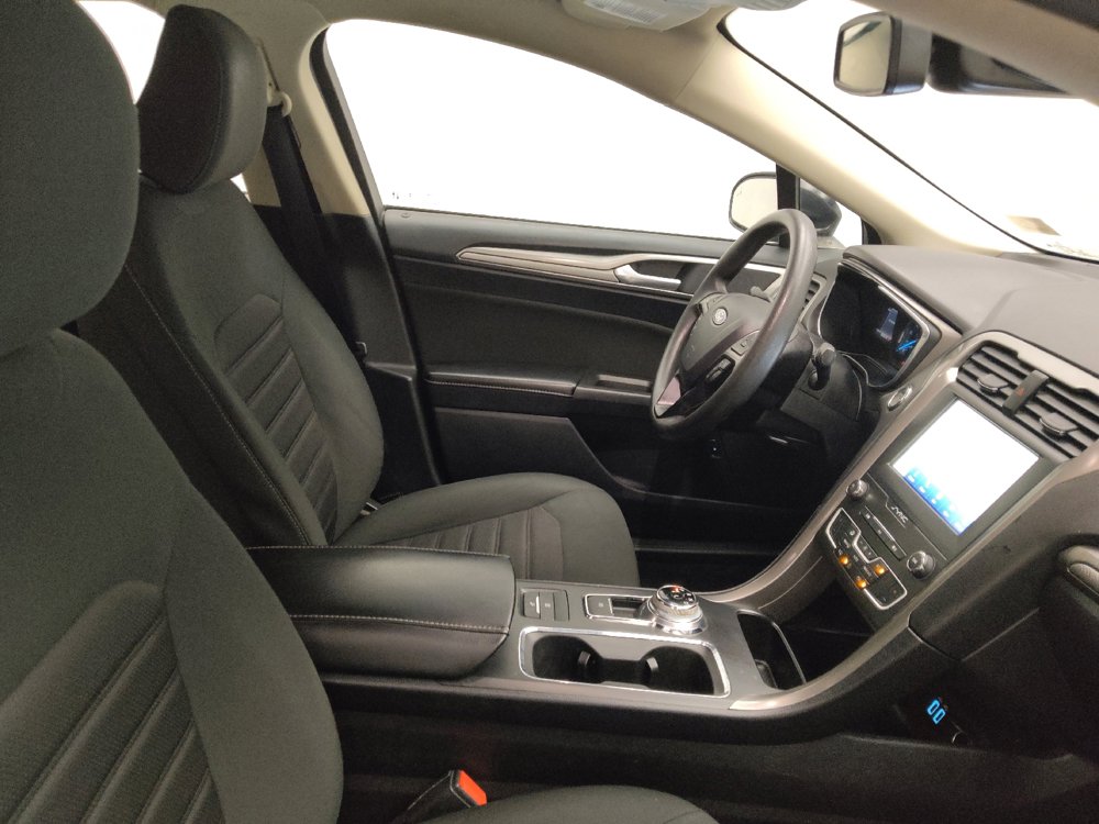 Used 2020 Ford Fusion SE FWD image 21