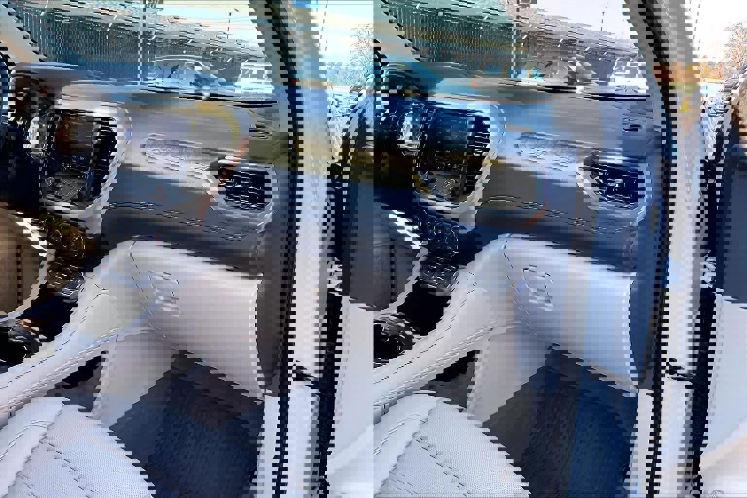 Used 2022 GMC Acadia Denali w/ Denali Ultimate Package image 18