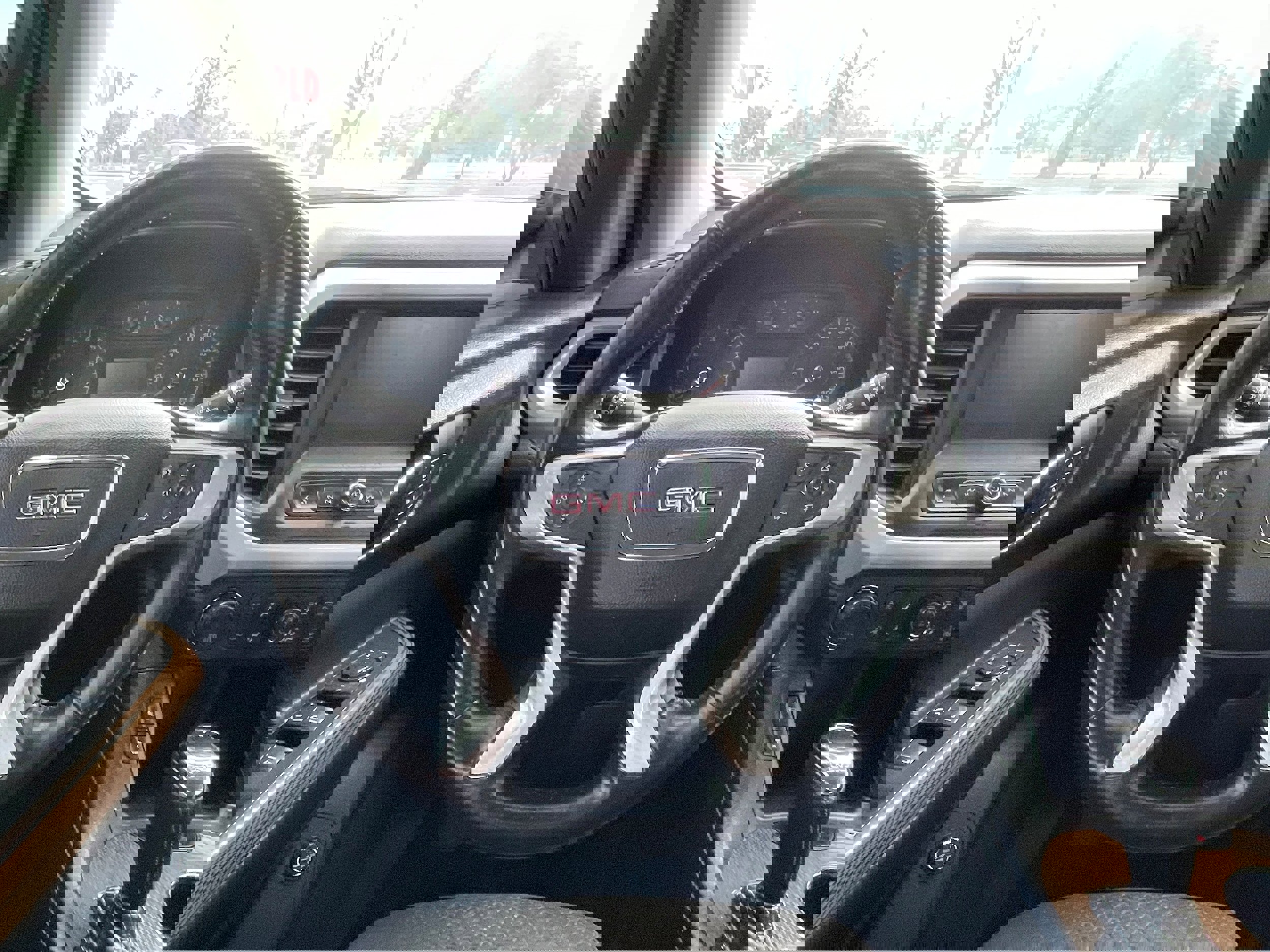 Used 2017 GMC Acadia SLE w/ Driver Alert Package I image 13