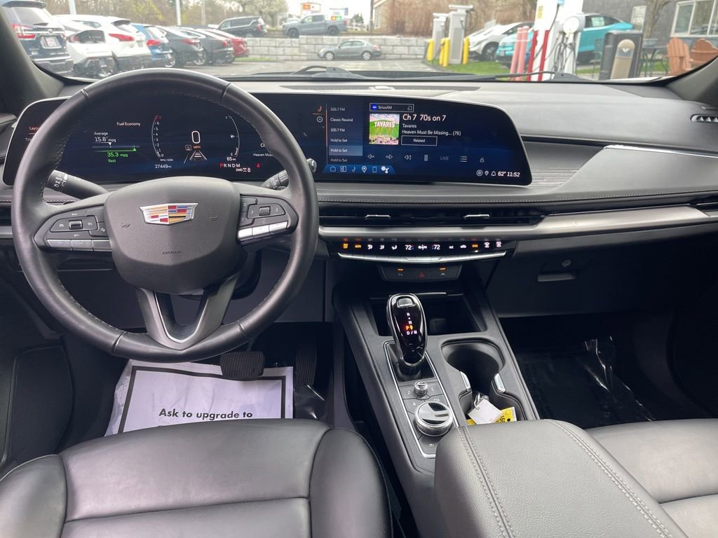 Used 2025 Cadillac XT4 Premium Luxury image 10