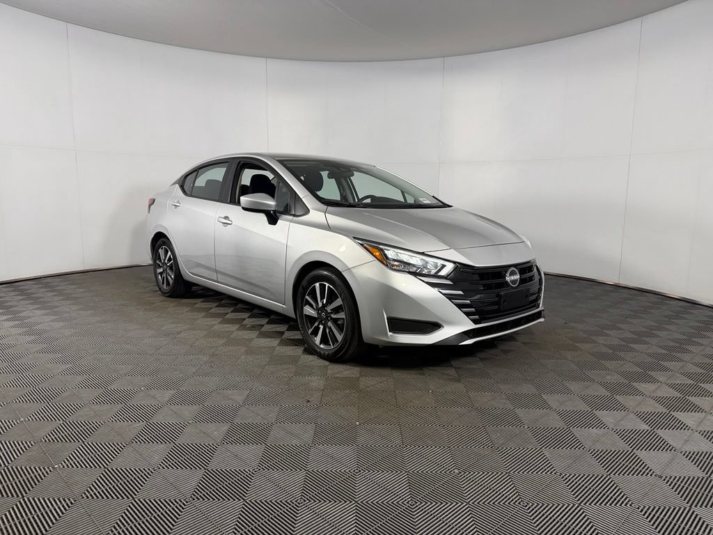 Used 2025 Nissan Versa SV FWD image 3