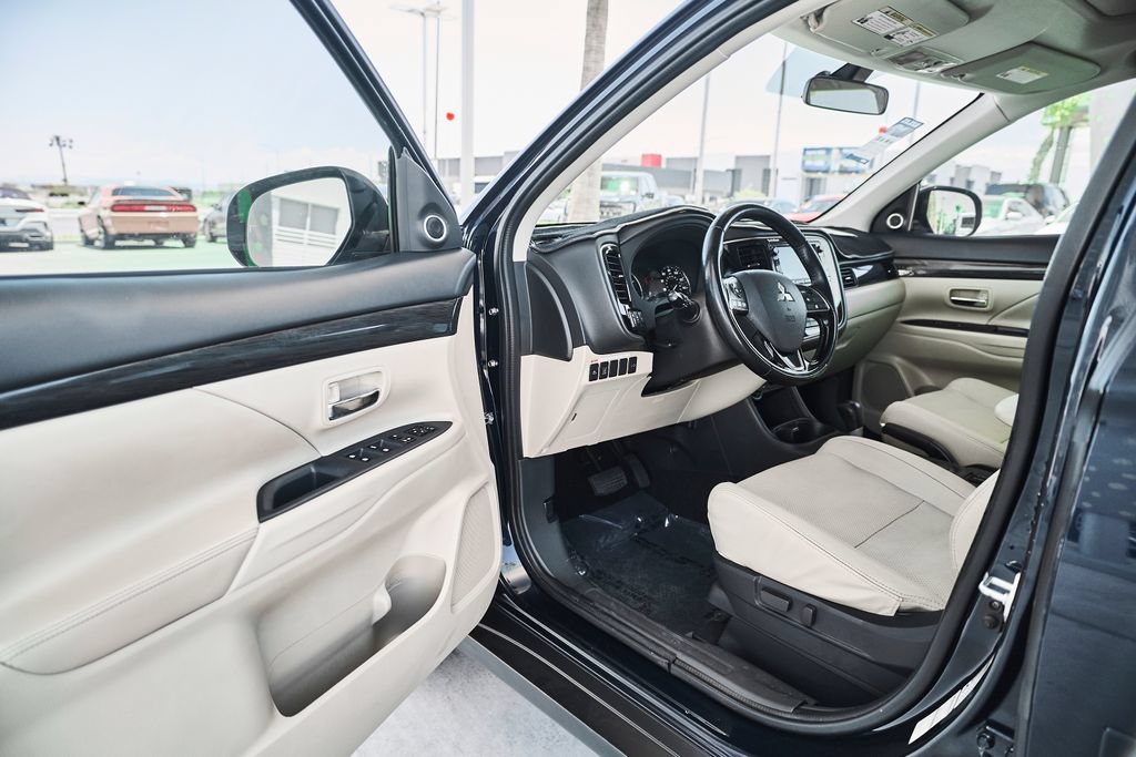 Used 2016 Mitsubishi Outlander SEL FWD image 18