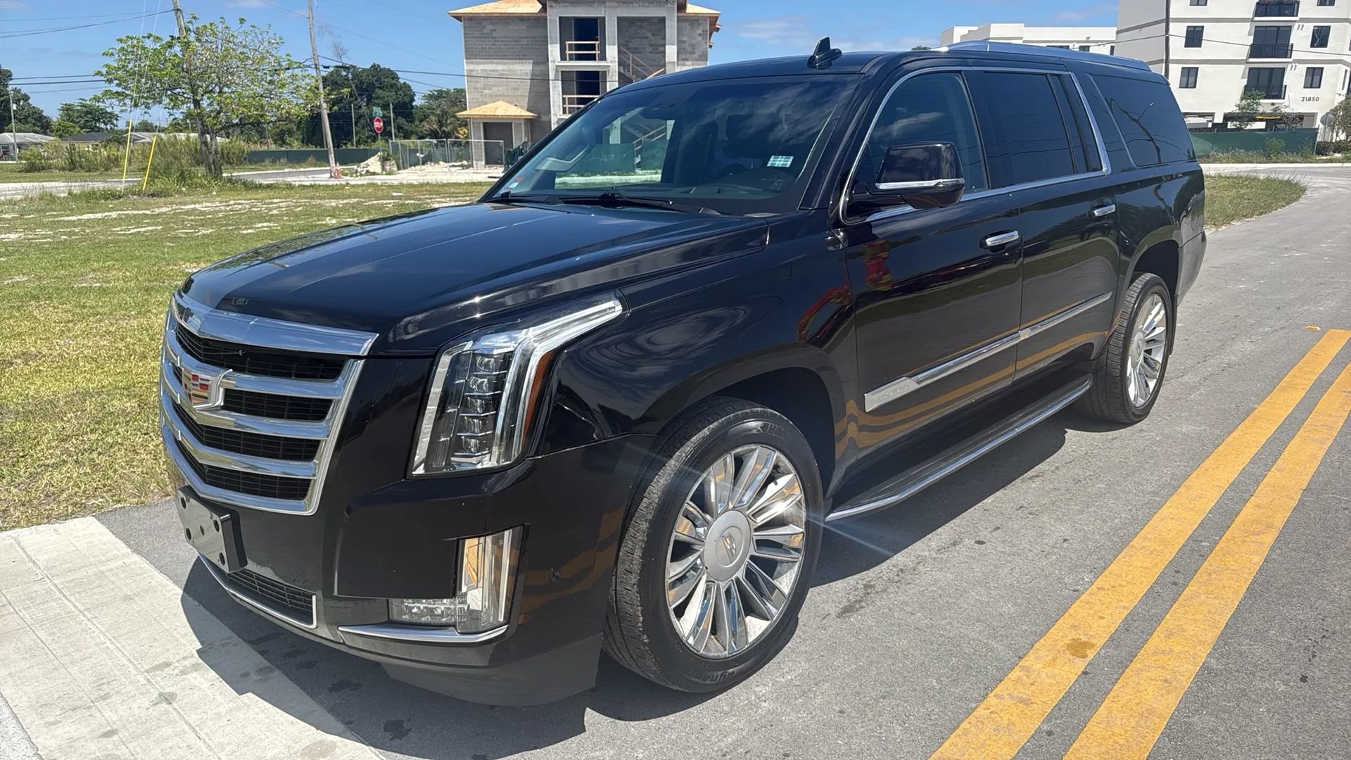 Used 2019 Cadillac Escalade ESV Luxury AWD/4WD image 1