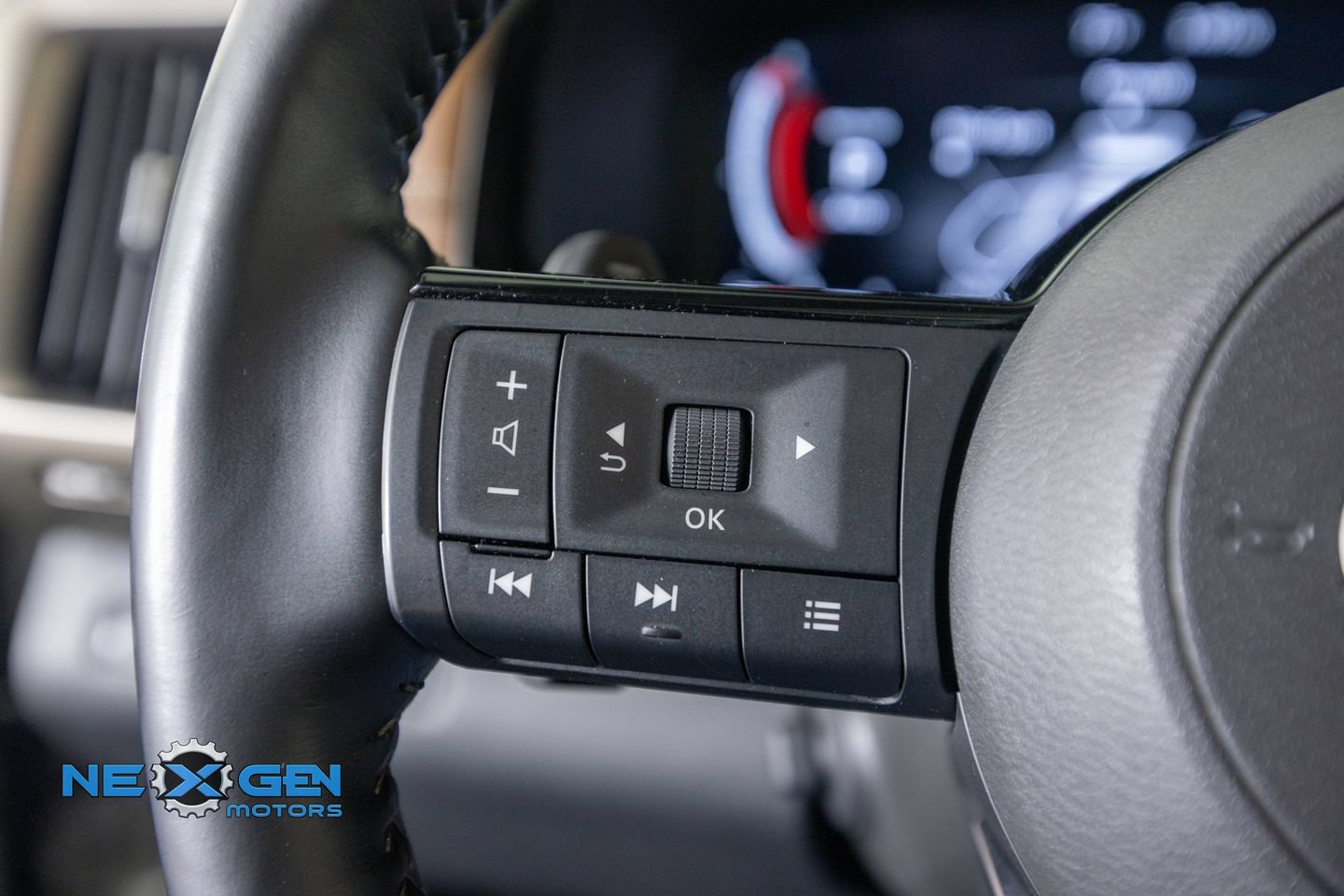 Used 2022 Nissan Pathfinder Platinum AWD/4WD image 14