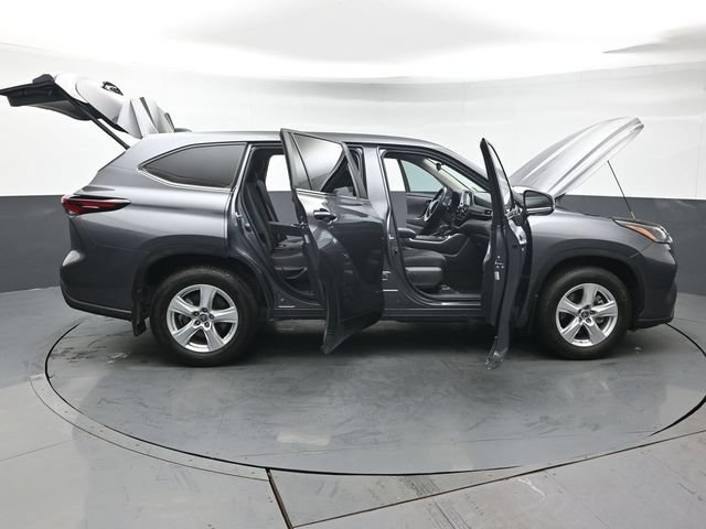 Certified 2024 Toyota Highlander LE AWD/4WD image 54